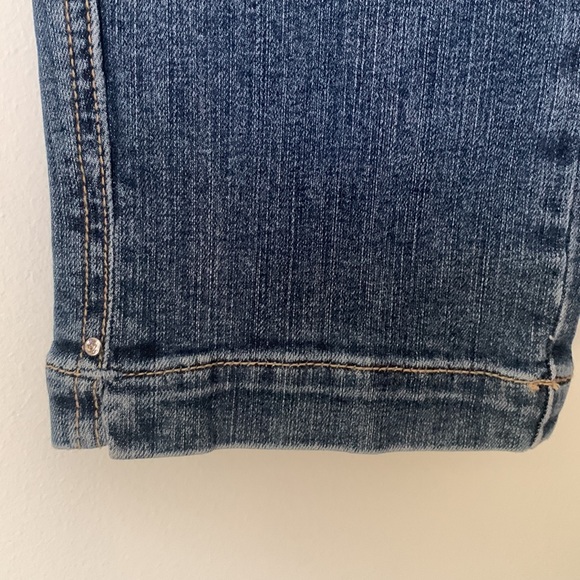 White House Black Market Bling Accent Medium Wash fade distressed Blue Denim - Picture 5 of 10